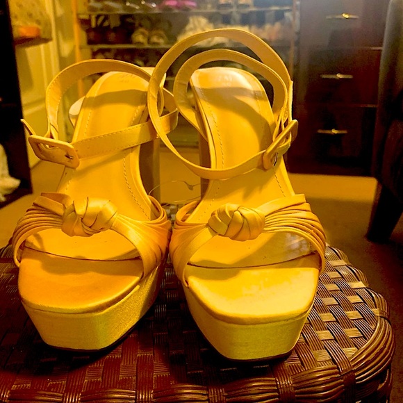 NEW H&M YELLOW SATIN PLATFORM BUCKLE SANDALS - Picture 8 of 15